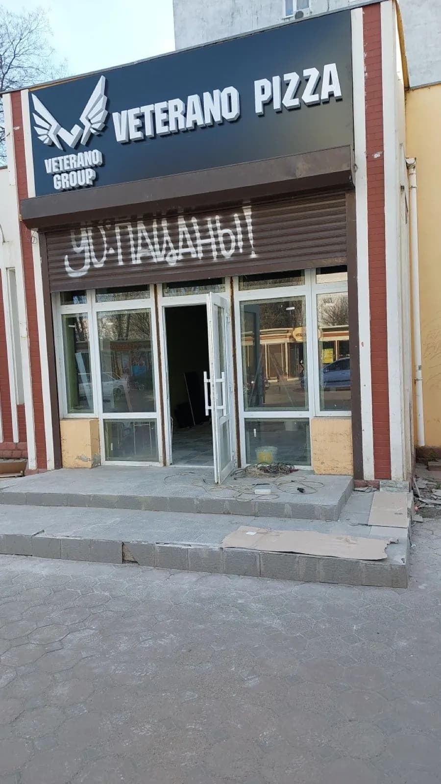 Restaurants & cafés — a sign