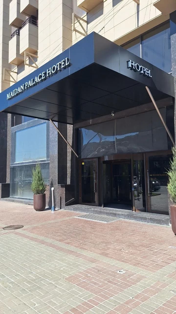 Malls, offices & businesses — a sign